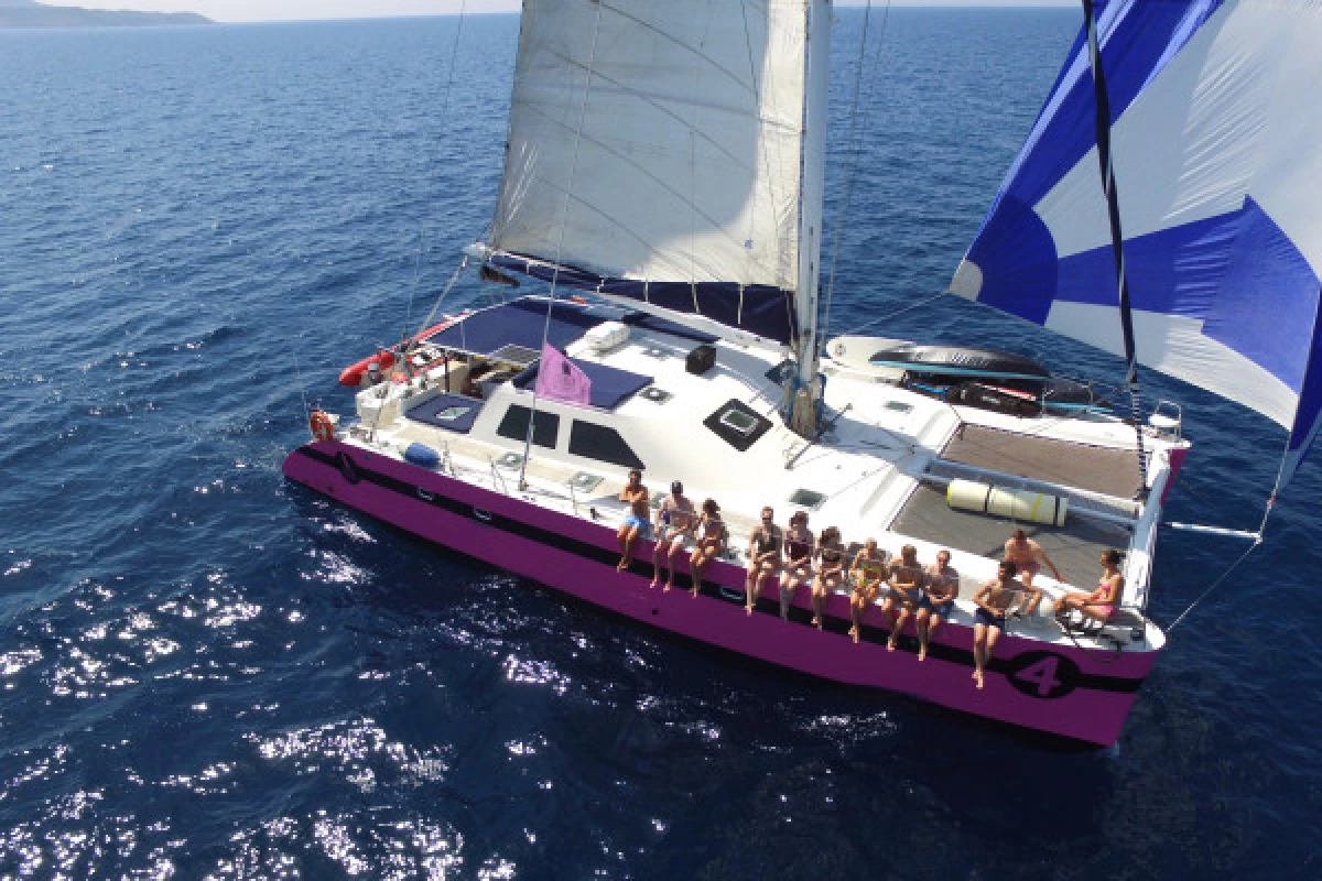 1/2 journée en Catamaran au large de Cavalaire - Bonjour Fun