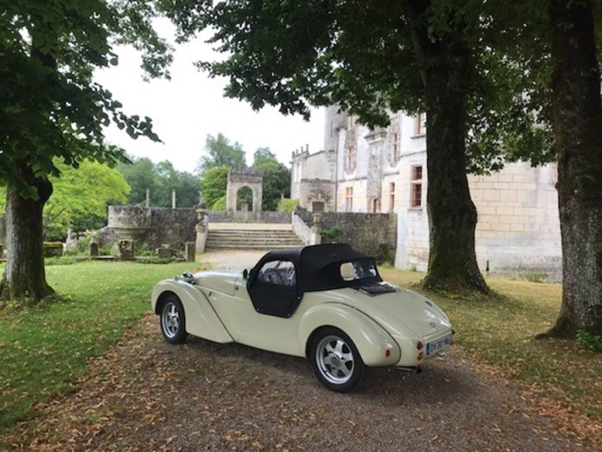 Location de voitures d'époque en Charente - Bonjour Fun