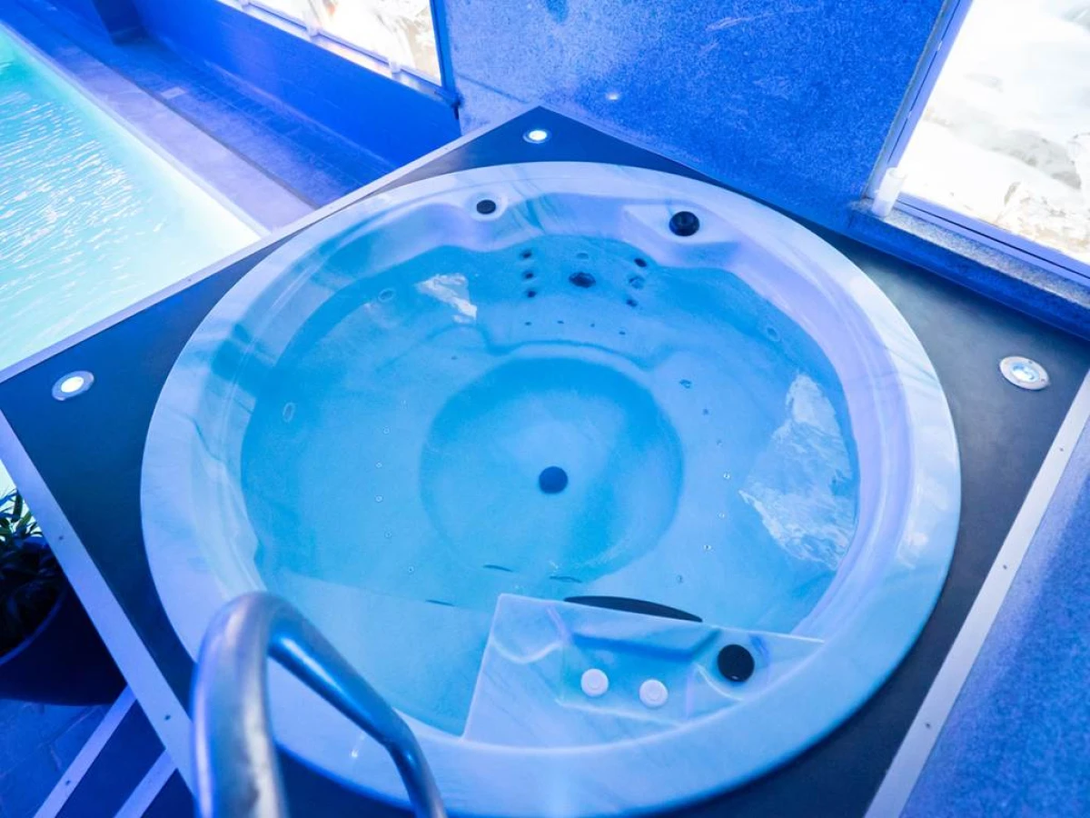 Accès espace AQUA DETENTE 2H / 4 PERSONNES - GW4 + 2 h de massage - Bonjour Fun