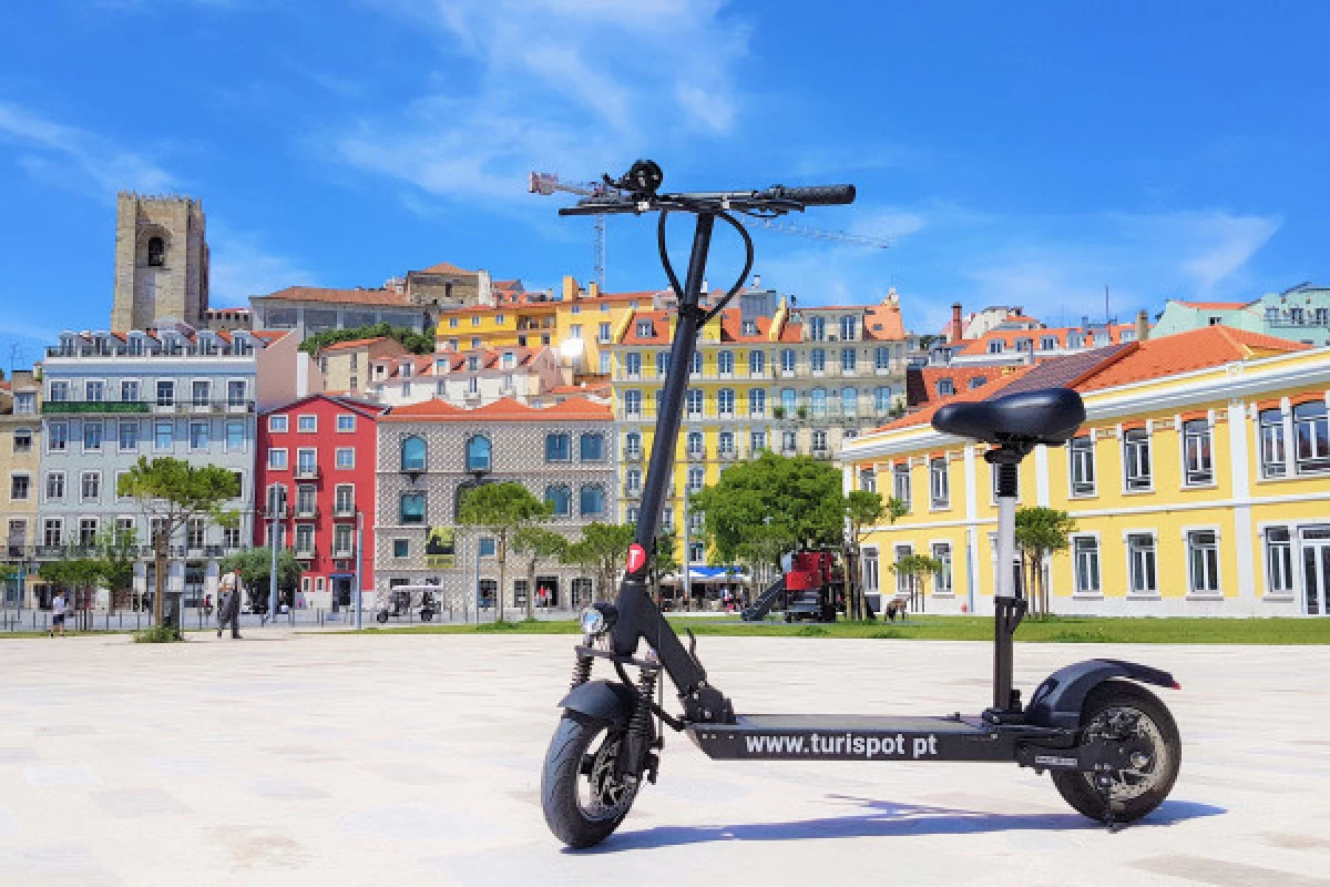 Alfama Tour by E-Scooter - Bonjour Fun