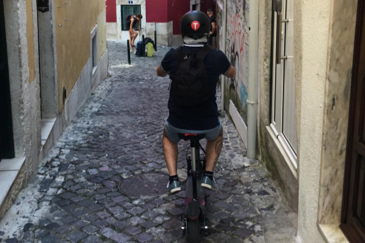 Alfama Tour by E-Scooter - Bonjour Fun