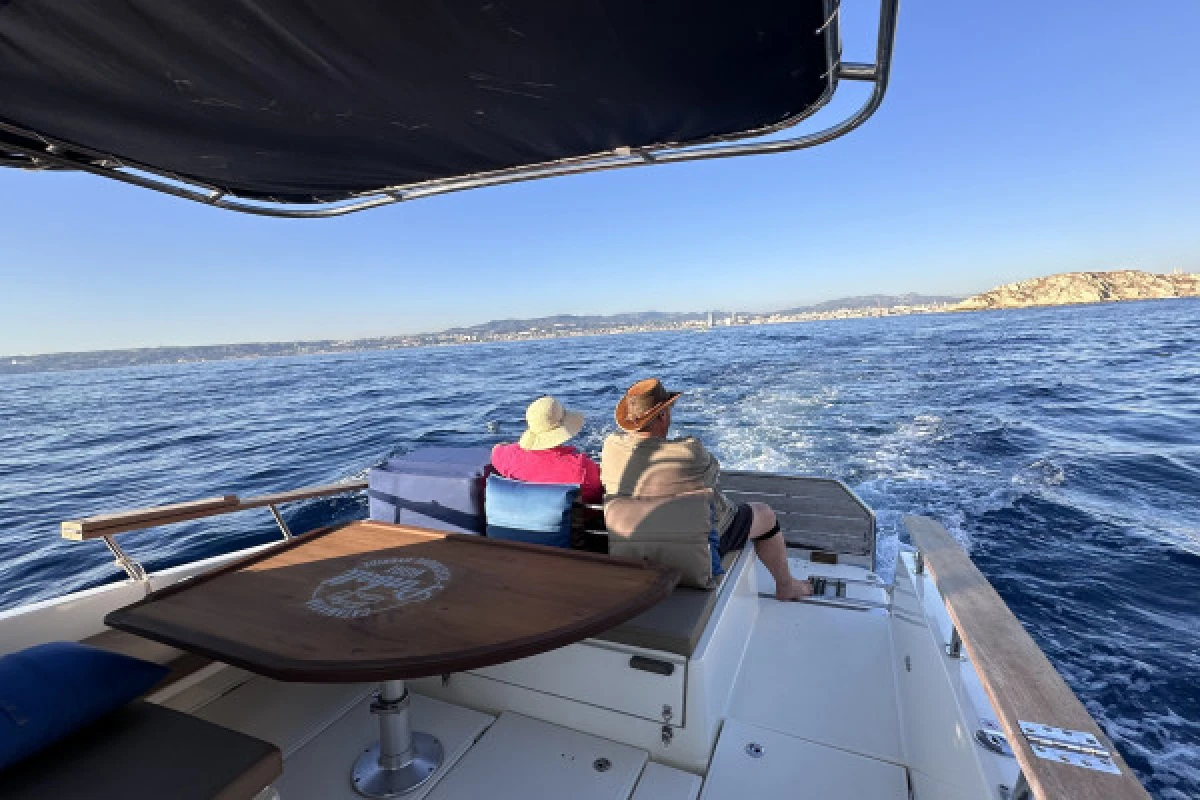 Apéro les pieds dans l'eau - Vieux Port MUCEM - Bonjour Fun