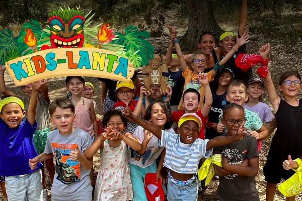 AVENTURE ET DÉCOUVERTE ! Combo offre jeunesse : Kids-lanta + Excursion calanques - Bonjour Fun