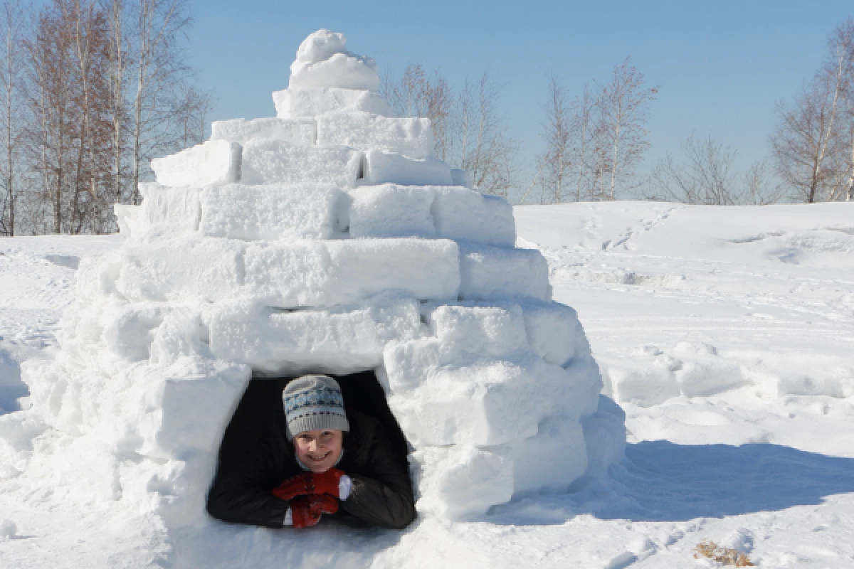 Balade en raquettes à neige avec construction d’igloo - Bonjour Fun