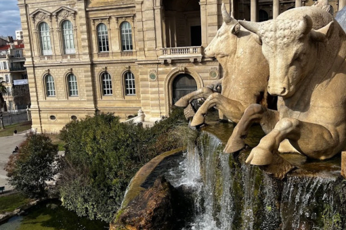 Balade en tuk tuk autour du Palais Longchamp. - Bonjour Fun