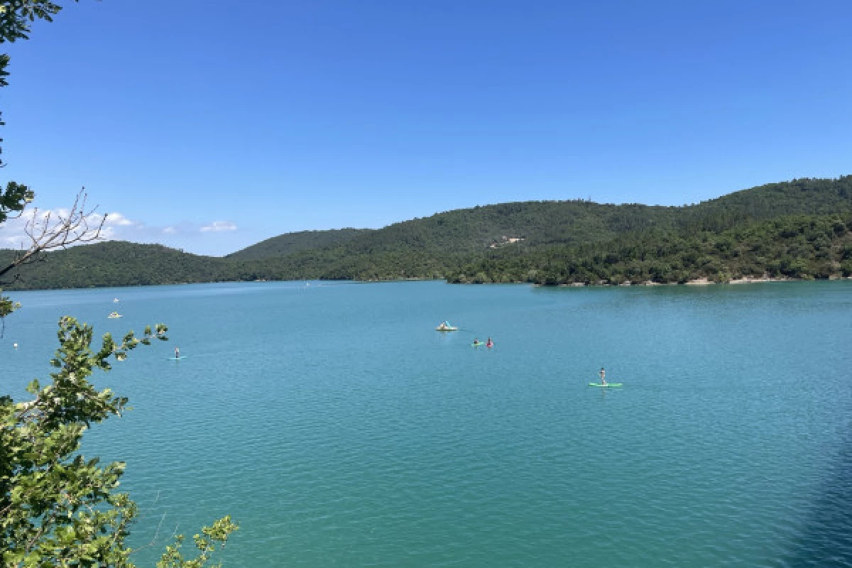 Balade en VTT électrique autour du lac de Saint Cassien - Bonjour Fun