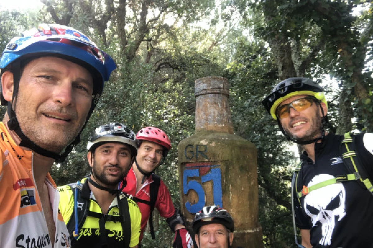 Balade en VTT électrique autour du Rocher de Roquebrune - Bonjour Fun