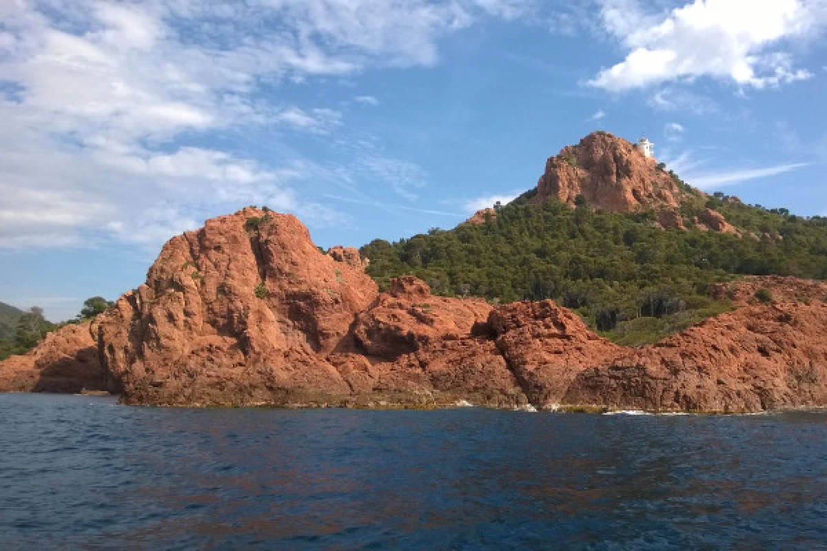 Balade privative en mer accompagnée d'un skipper - Agay - Bonjour Fun