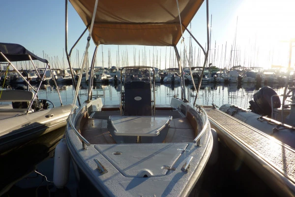 Excursion bateau avec skipper - les calanques de l'Estérel - Bonjour Fun