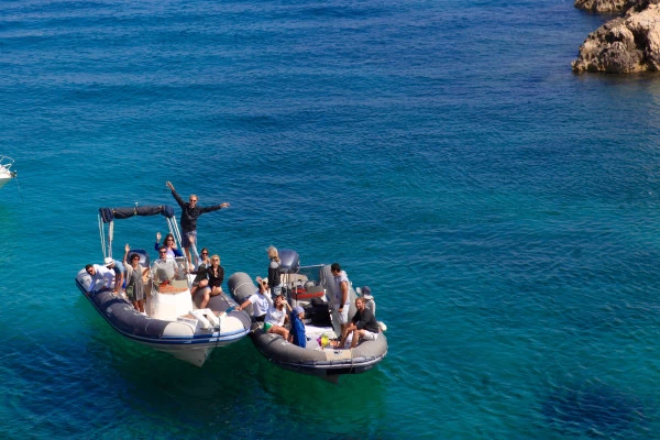 Privatisation d'un bateau - Visite des Calanques de la Côte Bleue - Bonjour Fun