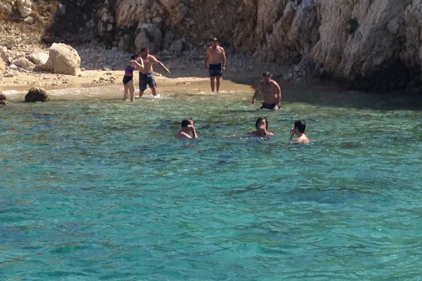 Privatisation d'un bateau - Visite des Calanques de la Côte Bleue - Bonjour Fun