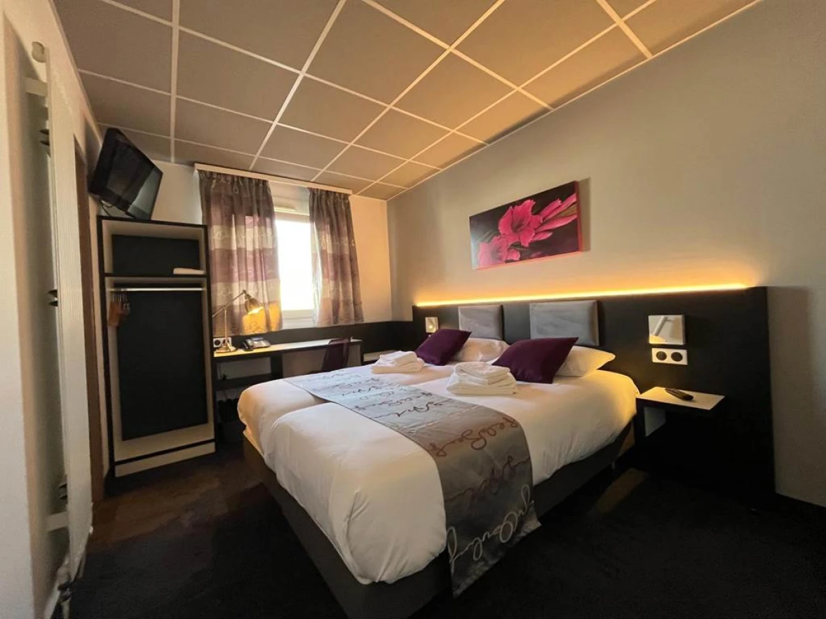 BRIT HOTEL LE VESOUL - Bonjour Fun