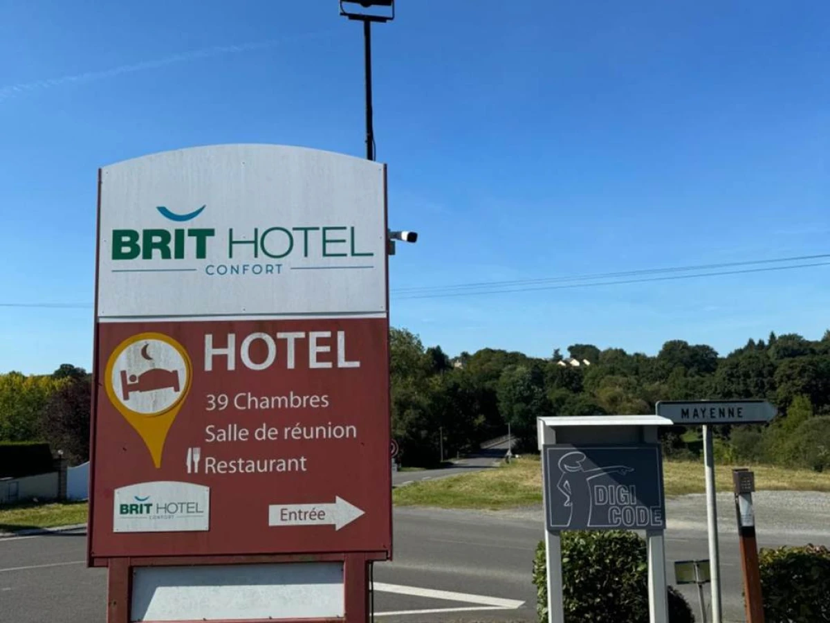 Brit Hotel Mayenne - Bonjour Fun