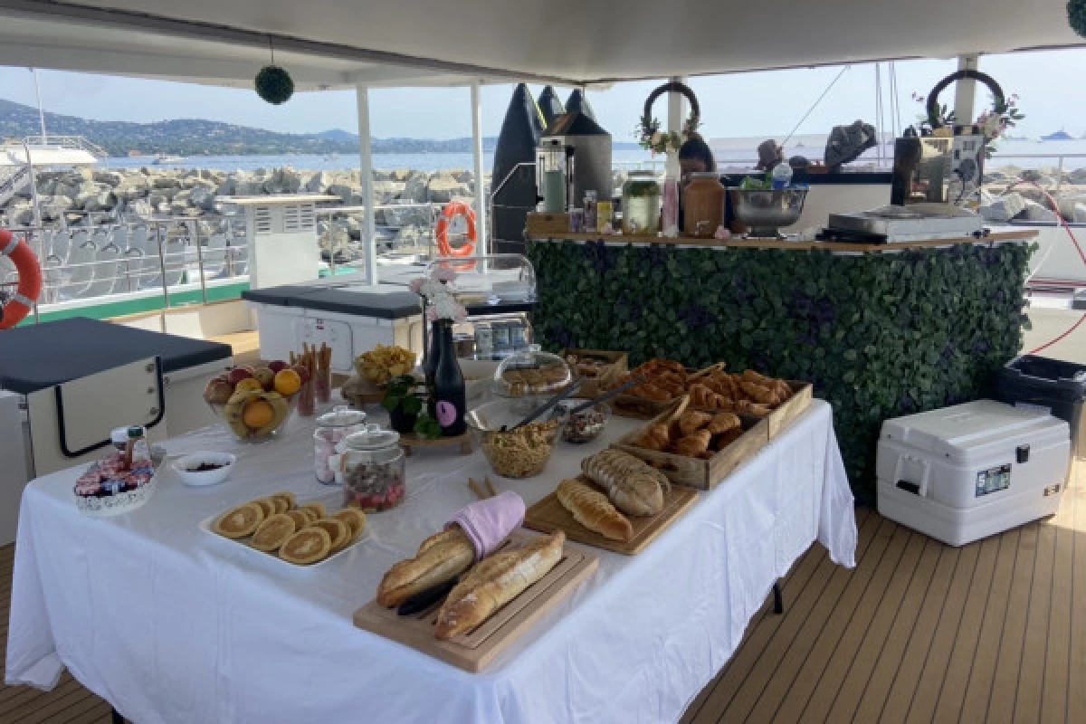 Brunch du dimanche en catamaran départ Cogolin - Bonjour Fun