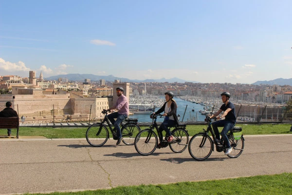 Visite des calanques en vélo électrique et Guide Virtuel - Bonjour Fun