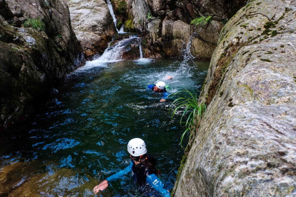 CANYON aventure HAUTE-BORNE 1 JOURNEE - Bonjour Fun