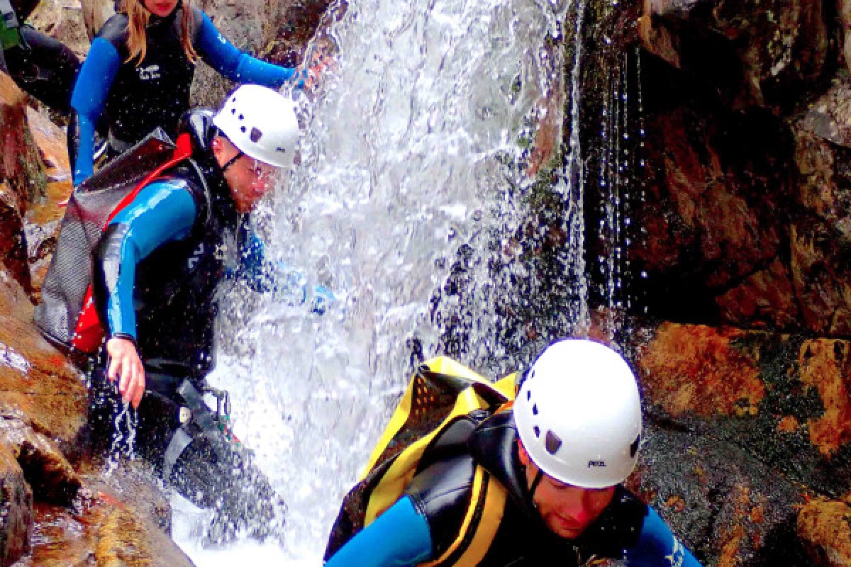 CANYON aventure HAUTE-BORNE 1 JOURNEE - Bonjour Fun