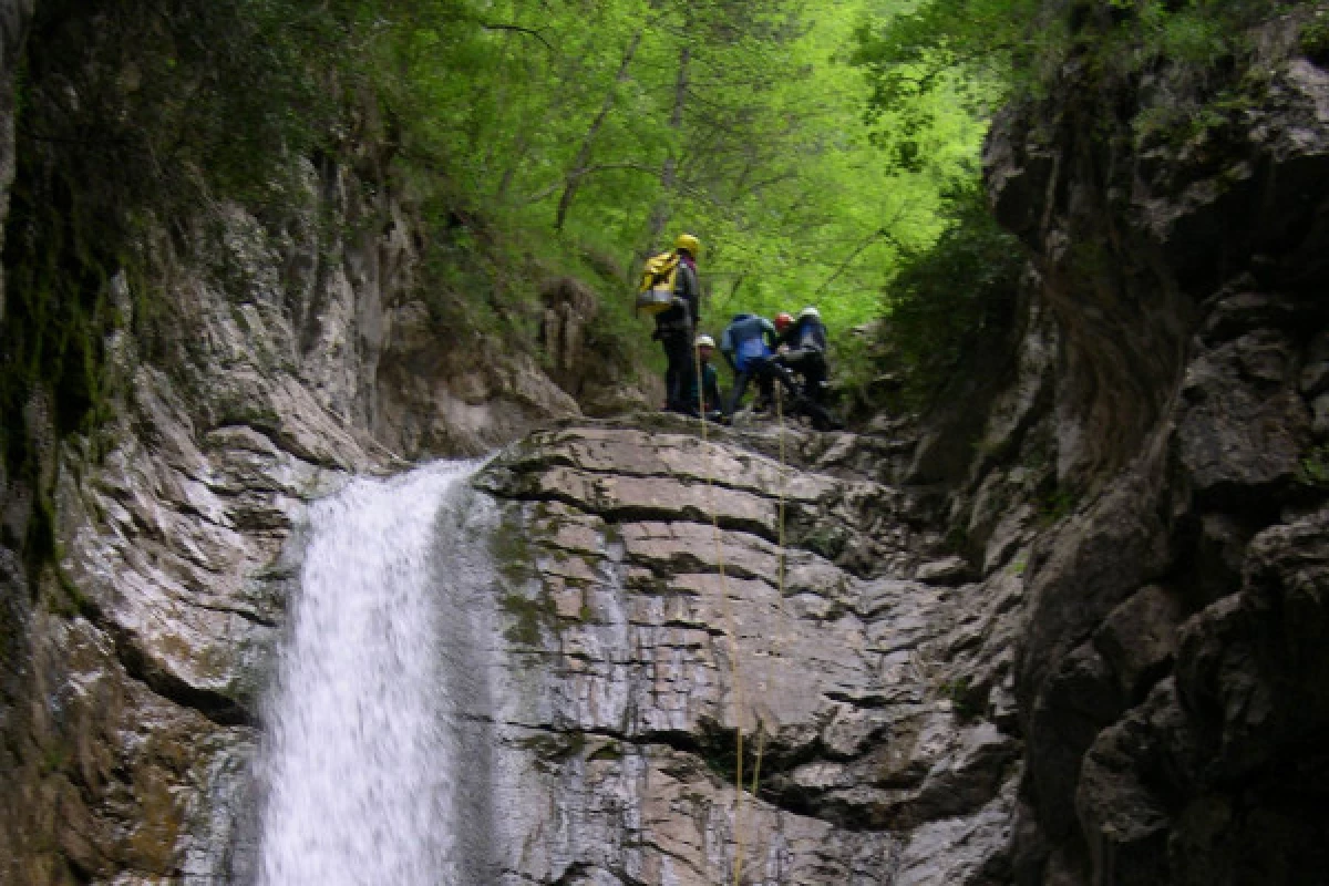 Canyon découverte Gréolières - Descente en rappel - Bonjour Fun