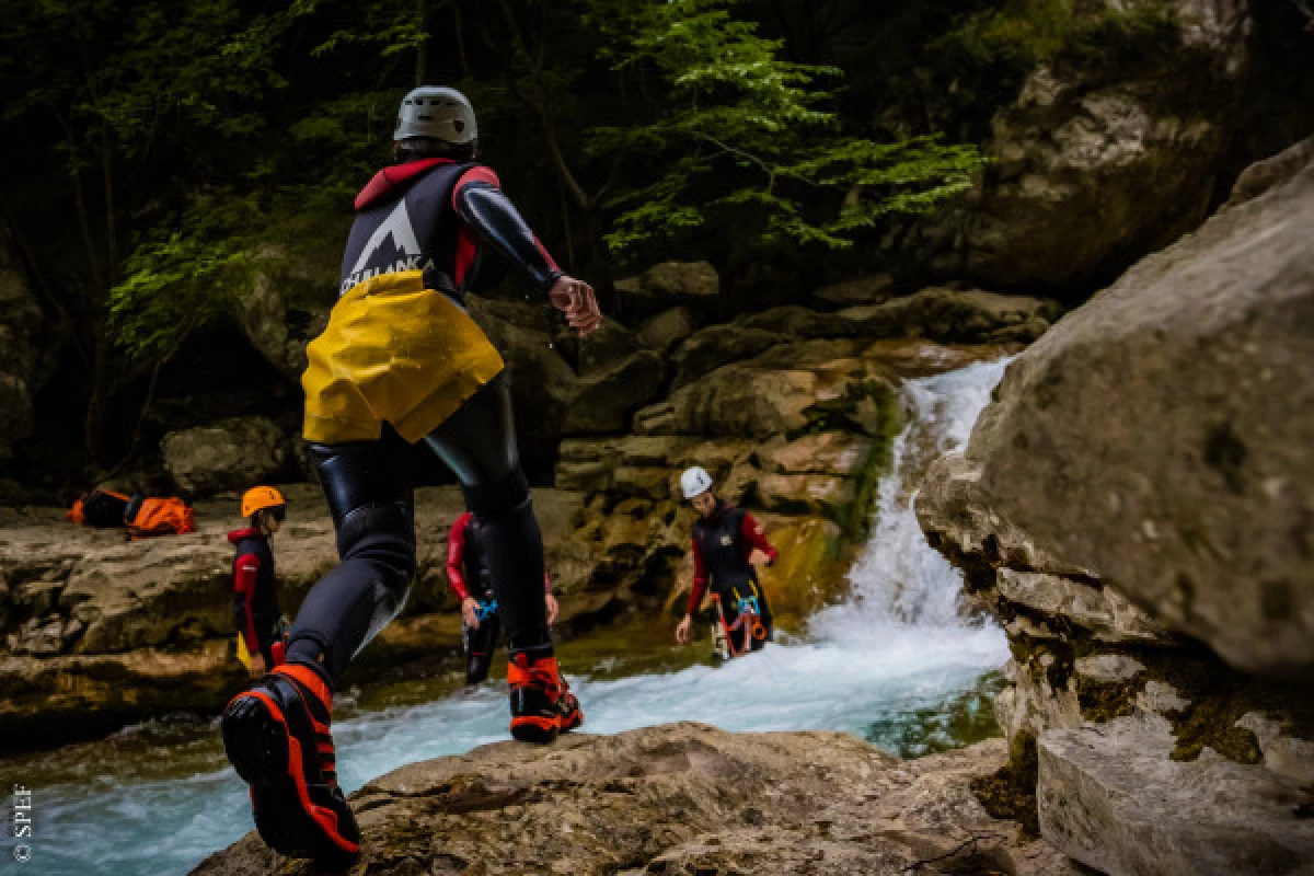 Canyoning aux Gorges du Loup - Bonjour Fun