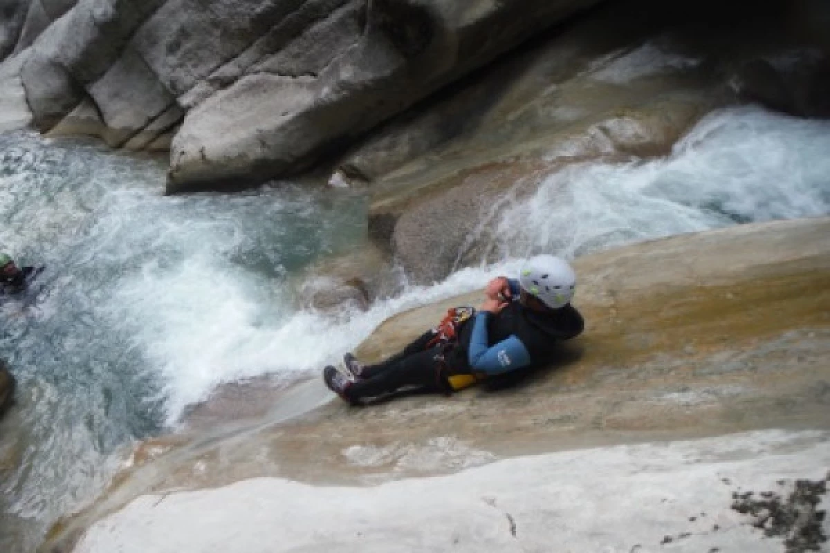 Canyoning la clue de Saint Auban, 1/2 journée (+ 14 ans) - Bonjour Fun