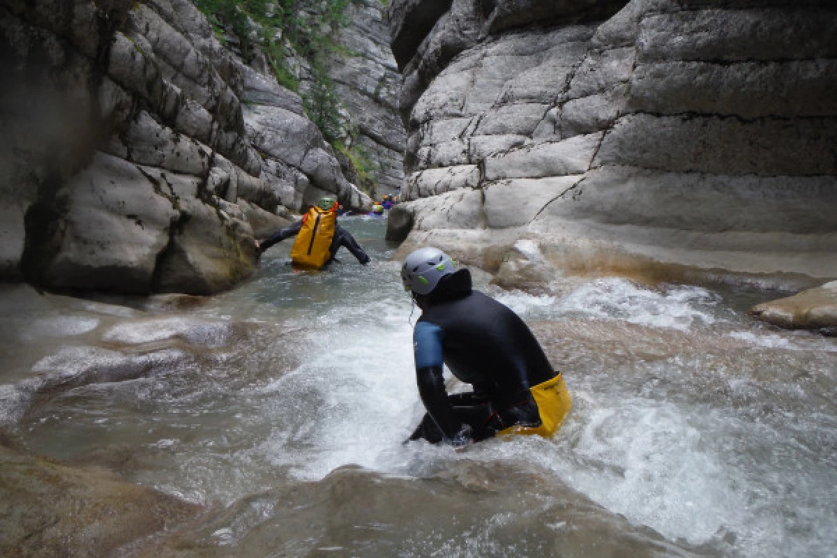 Canyoning la clue de Saint Auban, 1/2 journée (+ 14 ans) - Bonjour Fun