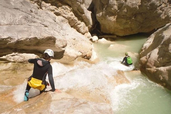 Canyoning le Riolan, sport 1 journée (+ 14 ans) - Bonjour Fun