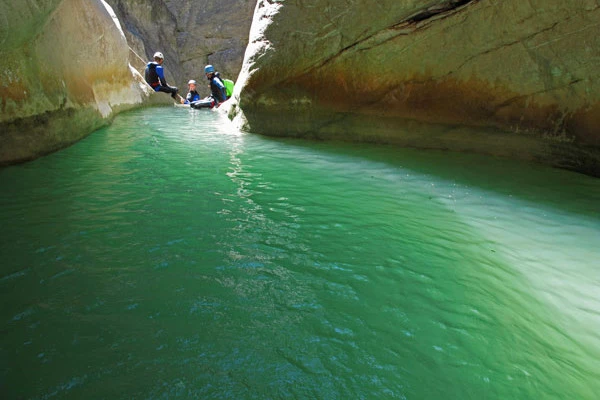 Canyoning le Riolan, sport 1 journée (+ 14 ans) - Bonjour Fun