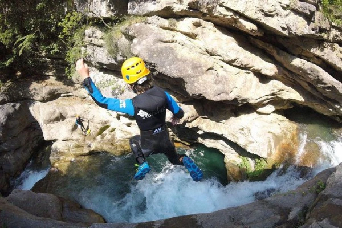 Canyoning niveau 2 - Gorges du loup - Bonjour Fun