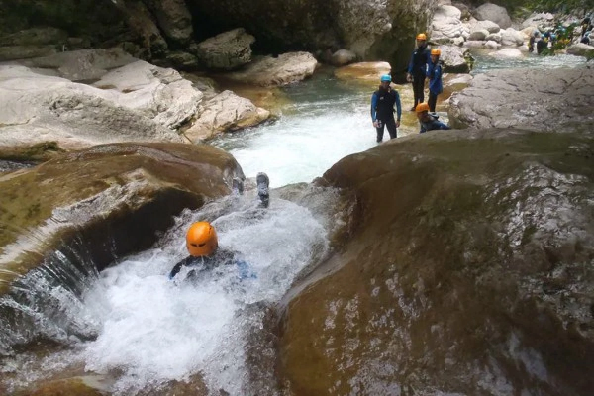 Canyoning niveau 2 - Gorges du loup - Bonjour Fun