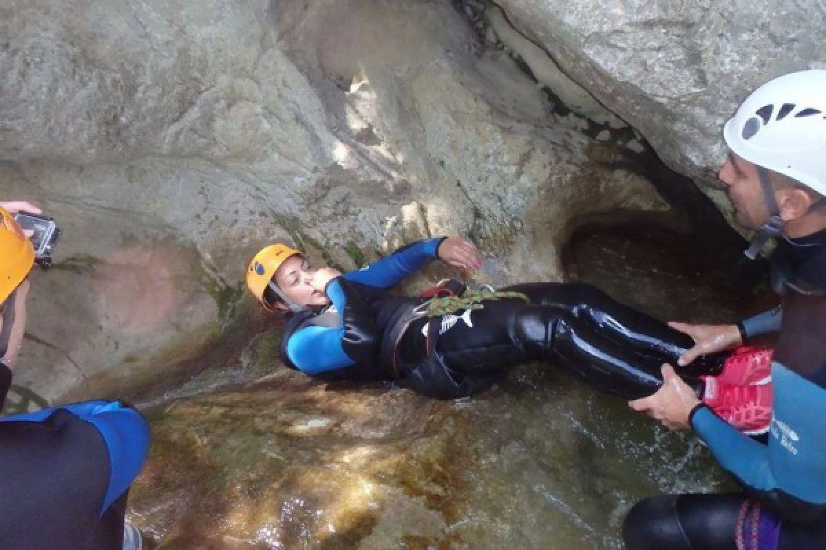 Canyoning niveau 2 - Gorges du loup - Bonjour Fun