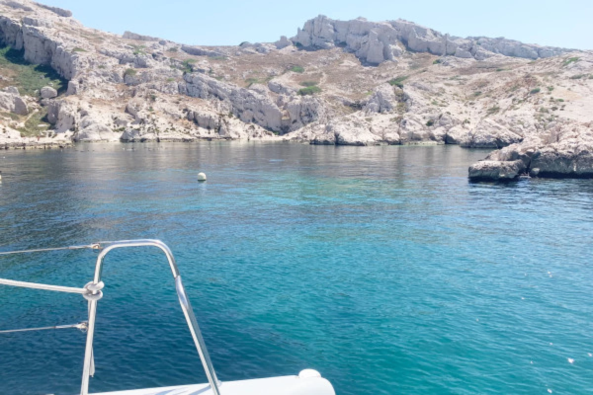 Catamaran à voile dans les îles du Frioul. Départ Mucem - Bonjour Fun