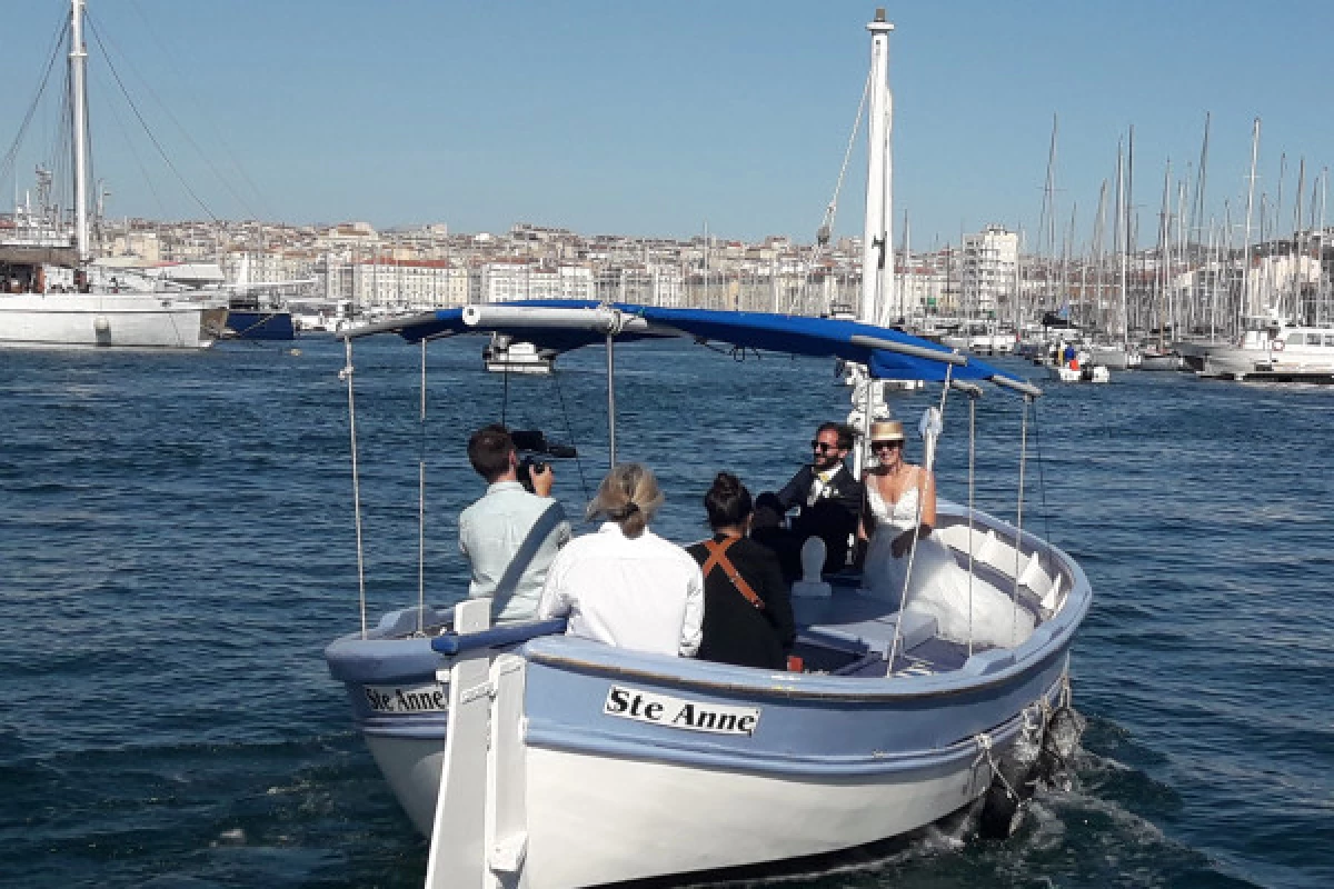 Circuit patrimoine historique 2h à bord d'une barquette marseillaise - Bonjour Fun