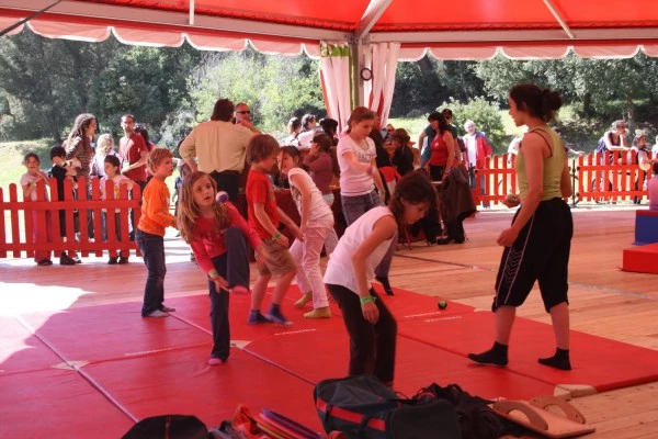 Cirque : parcours "Premiers gestes" (4-6 ans)  3 cours 1h - Bonjour Fun
