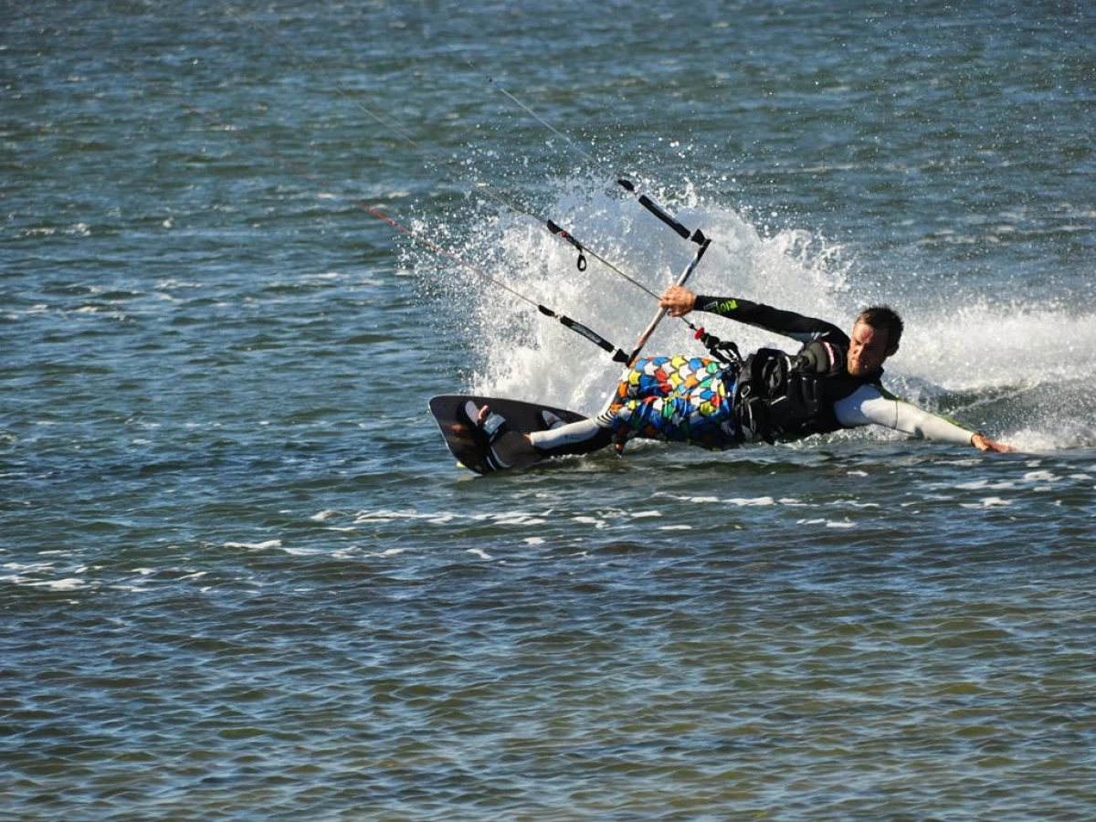 Cours de kitesurf 3 heures (1 cours) - Bonjour Fun