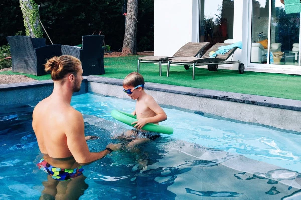 Cours de natation privatisé à domicile - Saint-Raphaël - Bonjour Fun