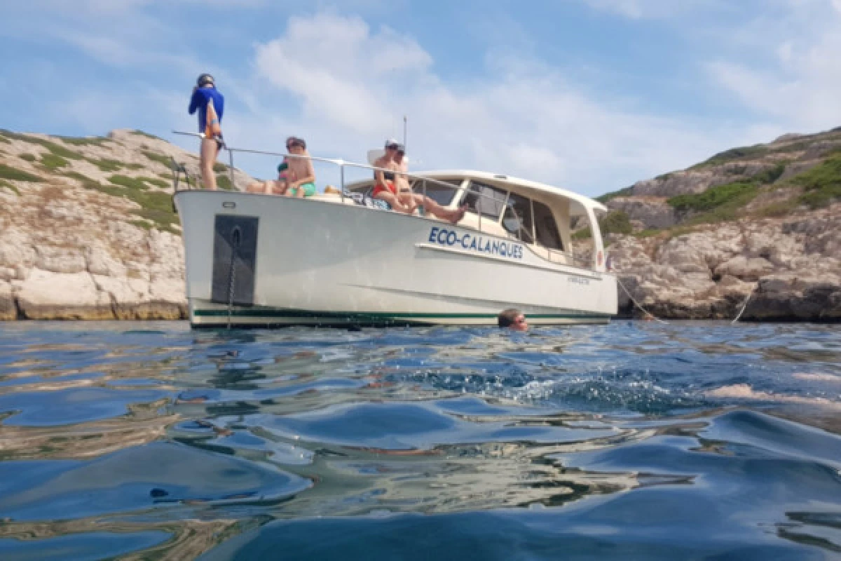 Croisière dans les calanques du Frioul avec café & baignade - Vieux Port CNTL - Bonjour Fun