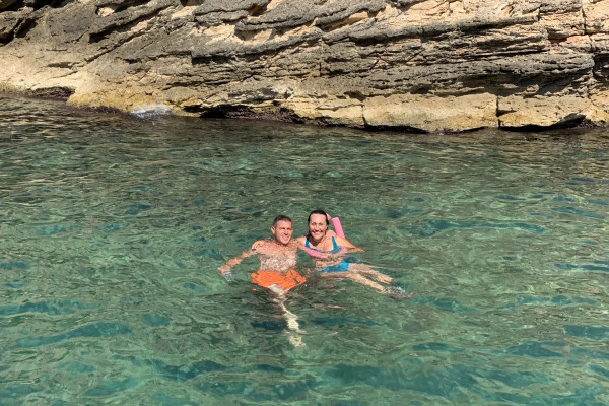 Croisière dans les calanques du Frioul avec café & baignade - Vieux Port Mairie - Bonjour Fun