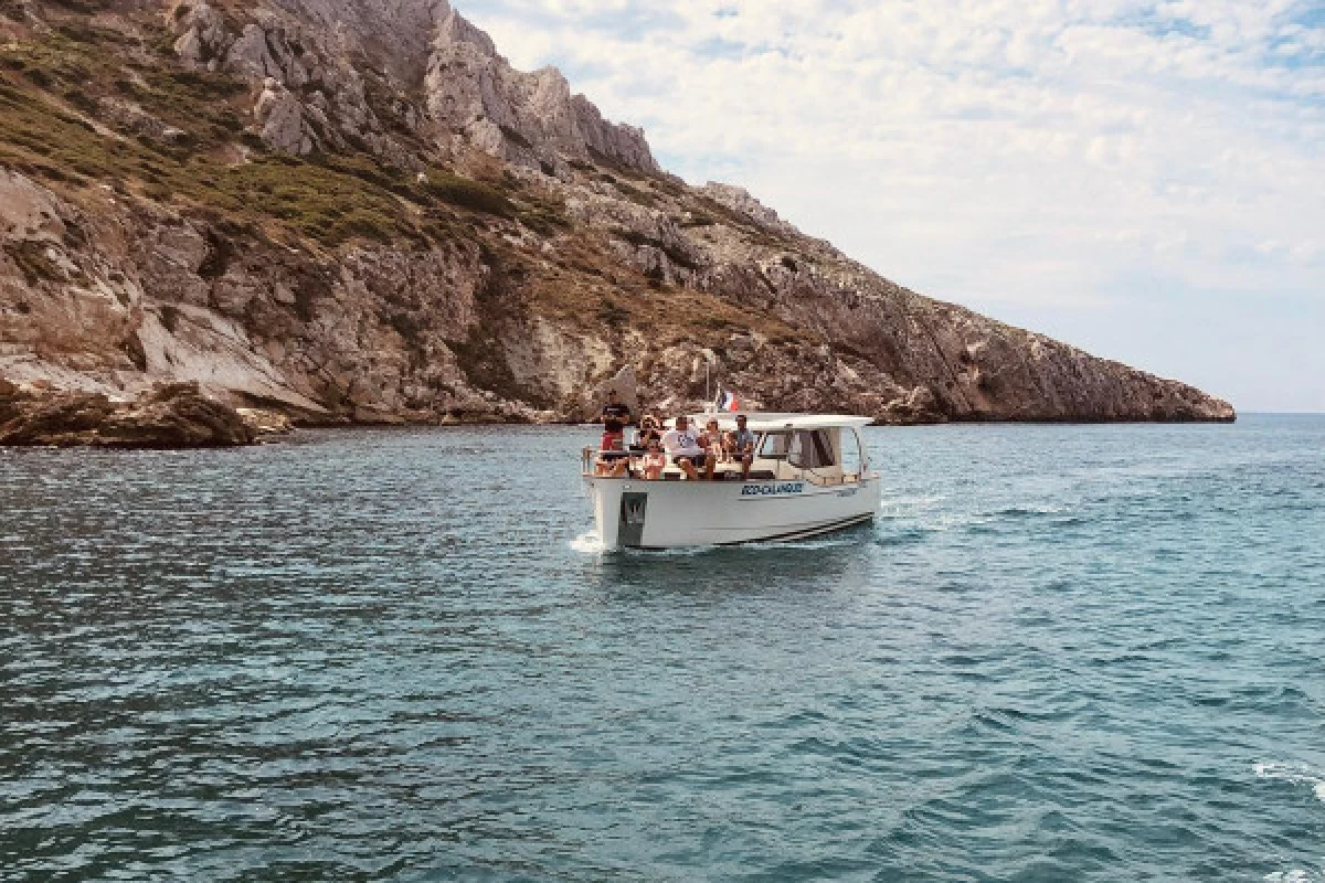 Croisière dans les calanques du Frioul avec café & baignade - Vieux Port Mairie - Bonjour Fun