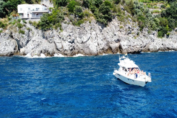 Daily excursion by boat with skipper from Salerno to Sorrento - Bonjour Fun