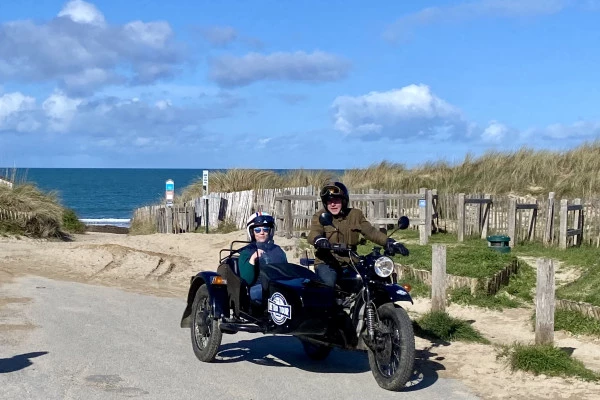 De Saint Malo à Cancale en side-car vintage - Bonjour Fun