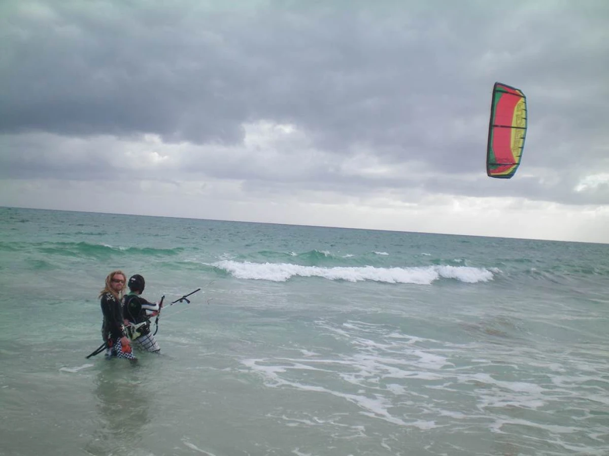 Découverte: cours de kitesurf avec 1 aile pour 2 (1 cours) - Bonjour Fun