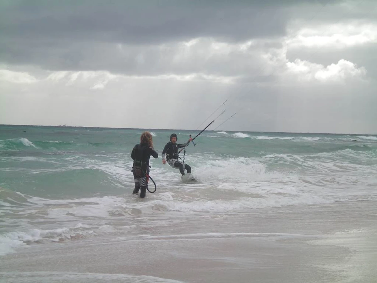 Découverte: cours de kitesurf avec 1 aile pour 2 (1 cours) - Bonjour Fun