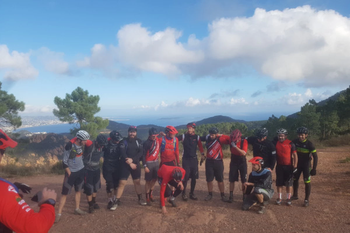 Découvrez le Massif de l'Esterel en Vtt électrique TREK  - Location - Bonjour Fun