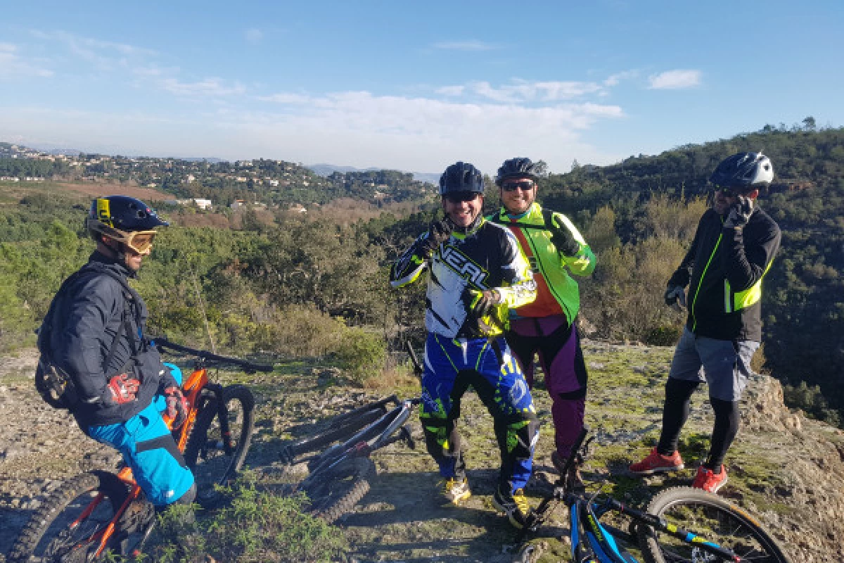 Découvrez le Massif de l'Esterel en Vtt électrique TREK  - Location - Bonjour Fun