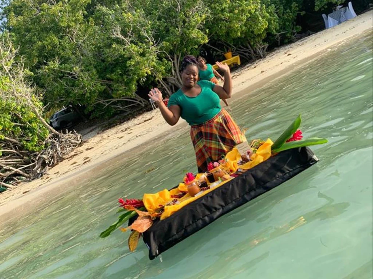 Dégustation Tropicale : Plateau Pique-Nique Pieds dans le Sable ou dans l’Eau - Bonjour Fun