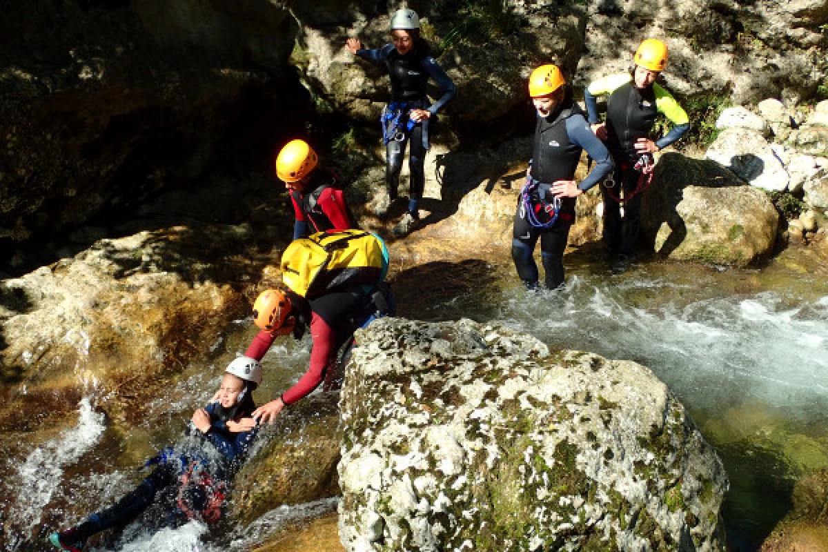 Demi-journée Canyoning  avec Rappel - Gorges du Loup - Bonjour Fun