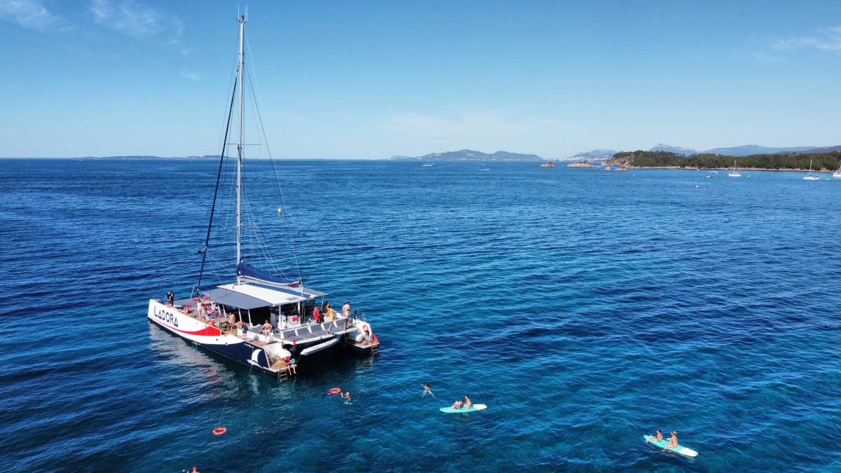 Départ Hyères - Brunch en mer - Littoral Hyérois - Bonjour Fun