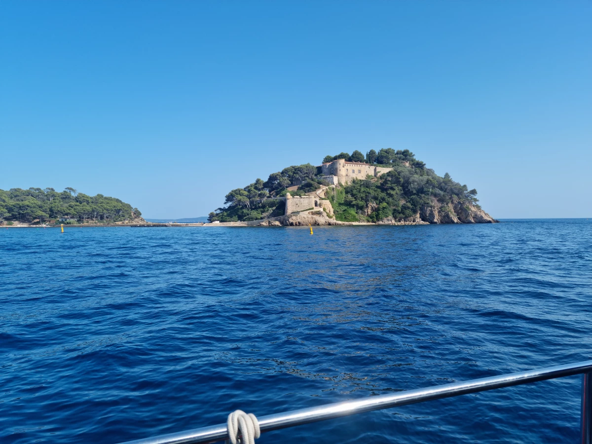 Départ Hyères - Demi Journée - Fort de Brégançon ou Porquerolles - Bonjour Fun