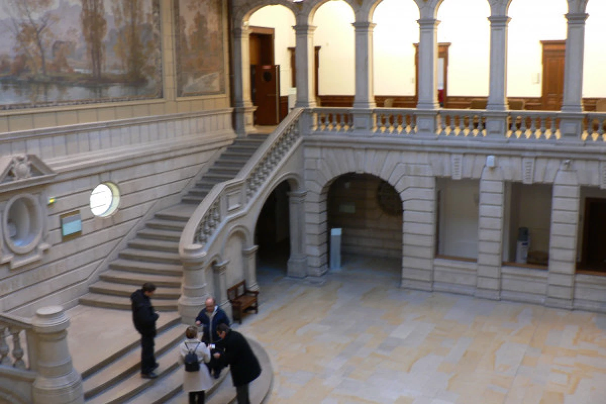 DU PARLEMENT DE FRANCHE-COMTE AU PALAIS DE JUSTICE - Bonjour Fun