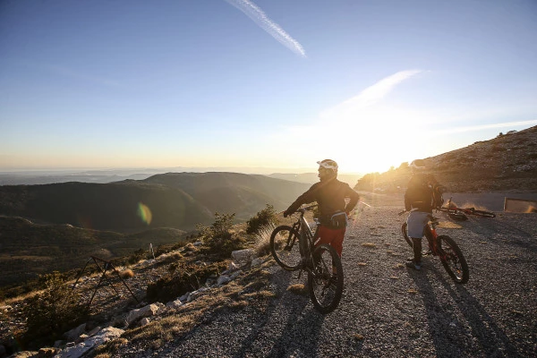 Electric mountain bike guided tour - Discount - Bonjour Fun